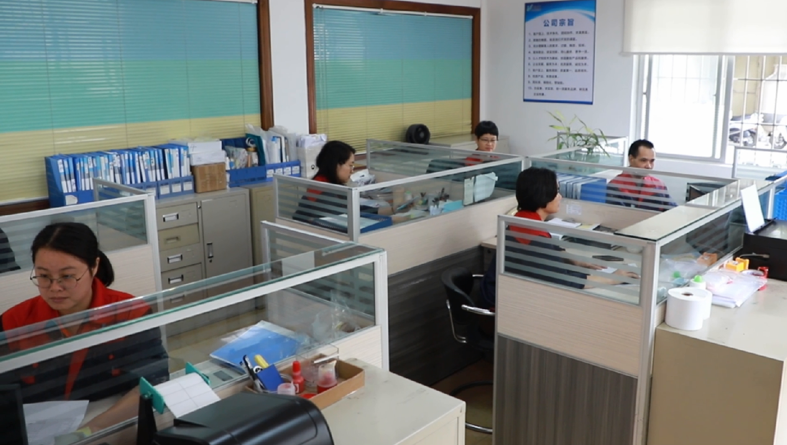 ���ϰ�װɫĸ